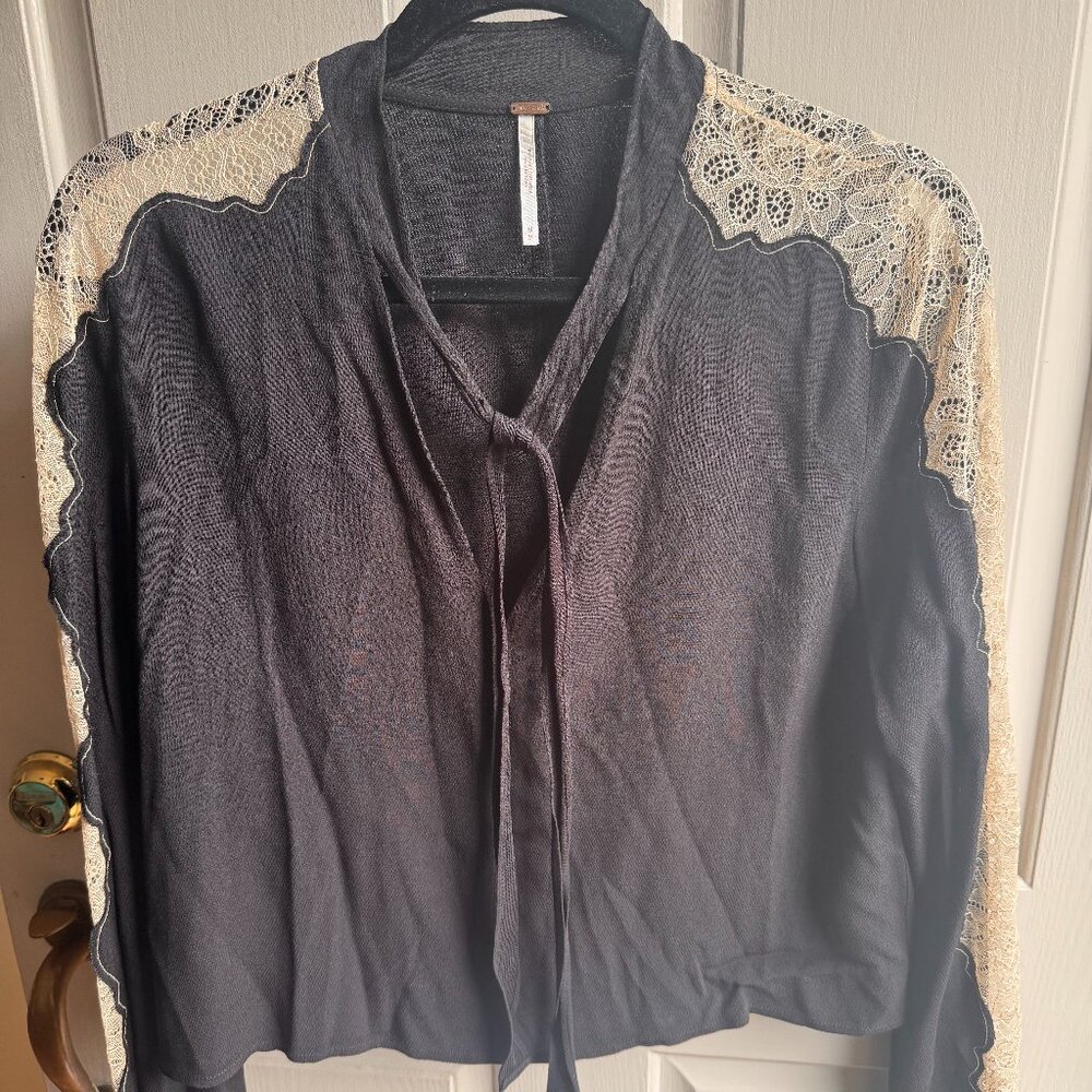 **Free People** Lace Sleeve & Shoulder Black & Beige Blouse w Front Tie, Size M